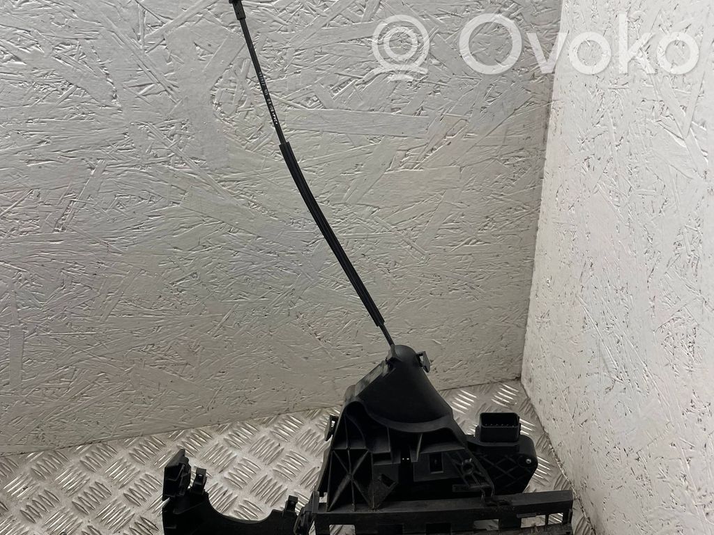 Volvo V50 Priekšpusē slēdzene 