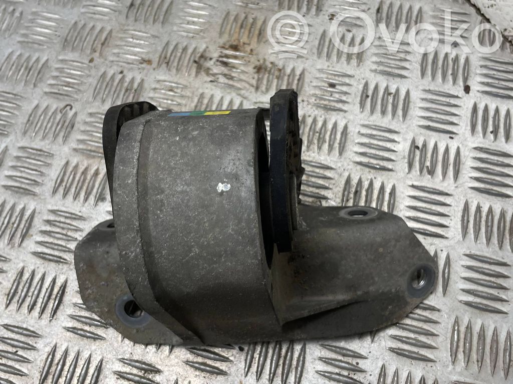 Land Rover Freelander Engine mount bracket 