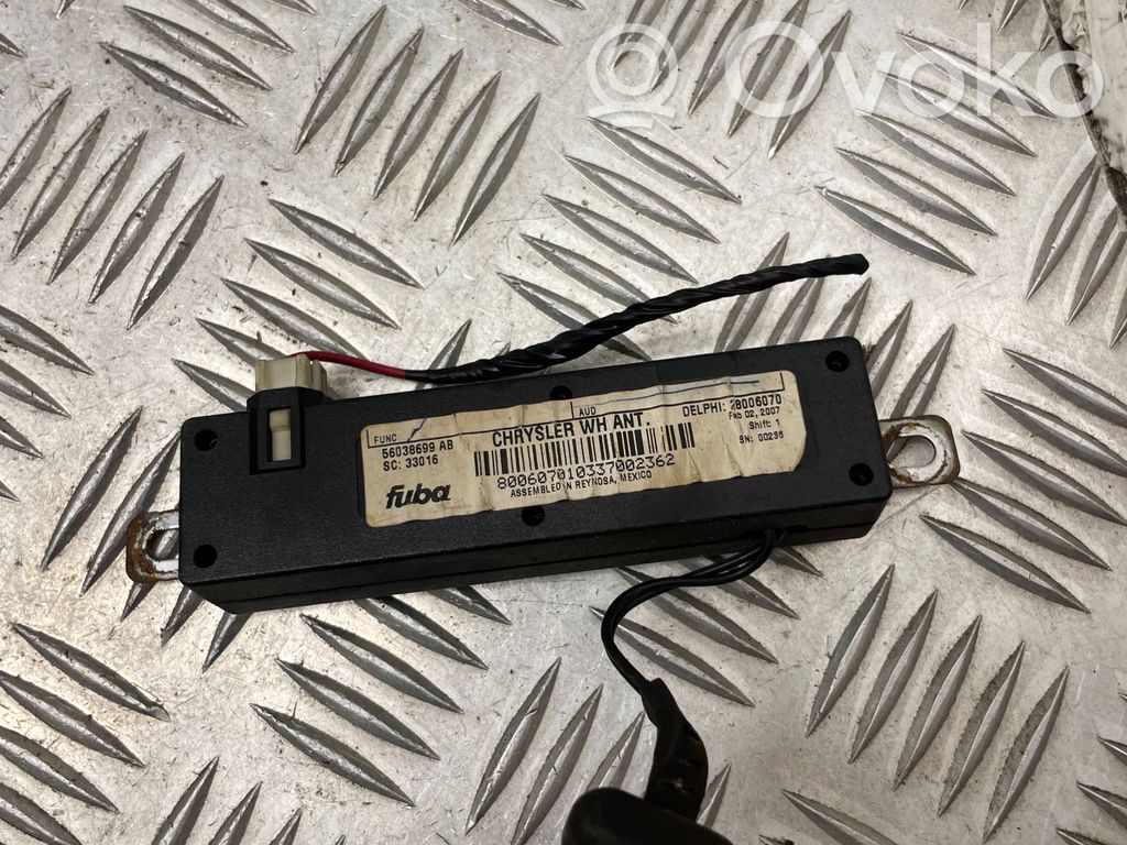 Jeep Grand Cherokee (WK) Aerial antenna amplifier 