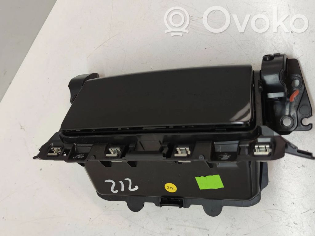 Peugeot 2008 II Glove box 