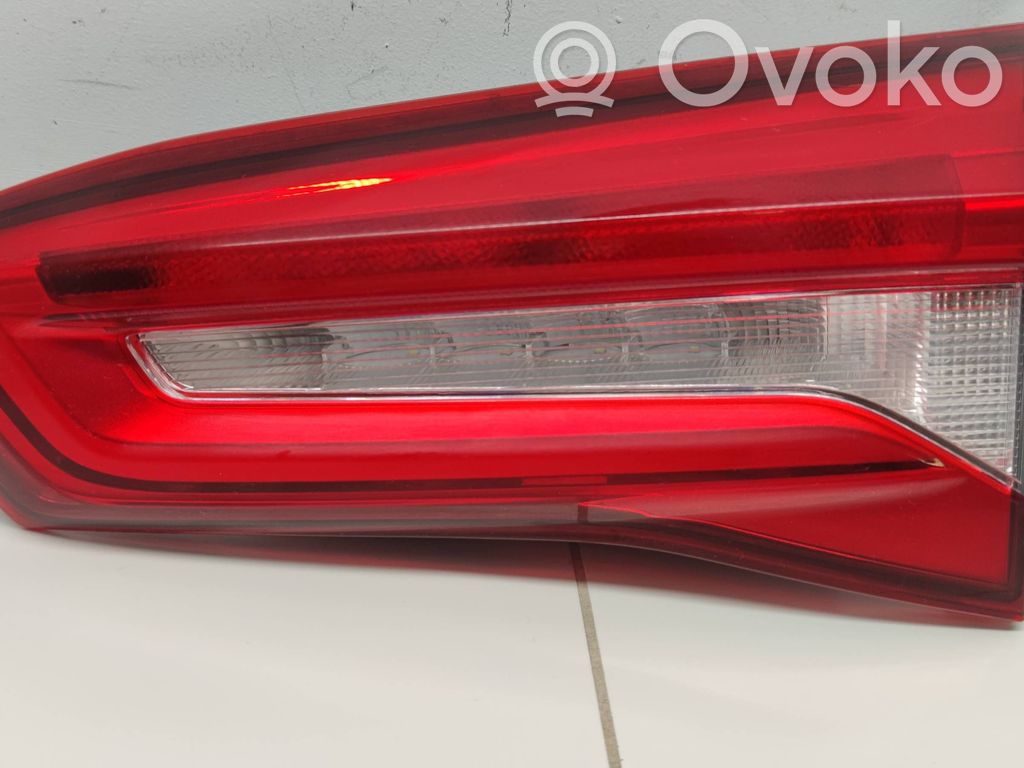 Ford Focus Lampy tylnej klapy bagażnika 
