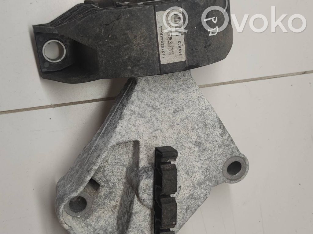 Renault Captur Engine mount bracket 