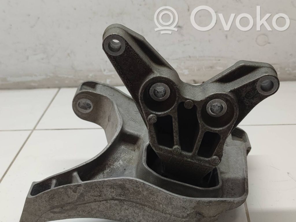 Peugeot 5008 II Engine mount bracket 