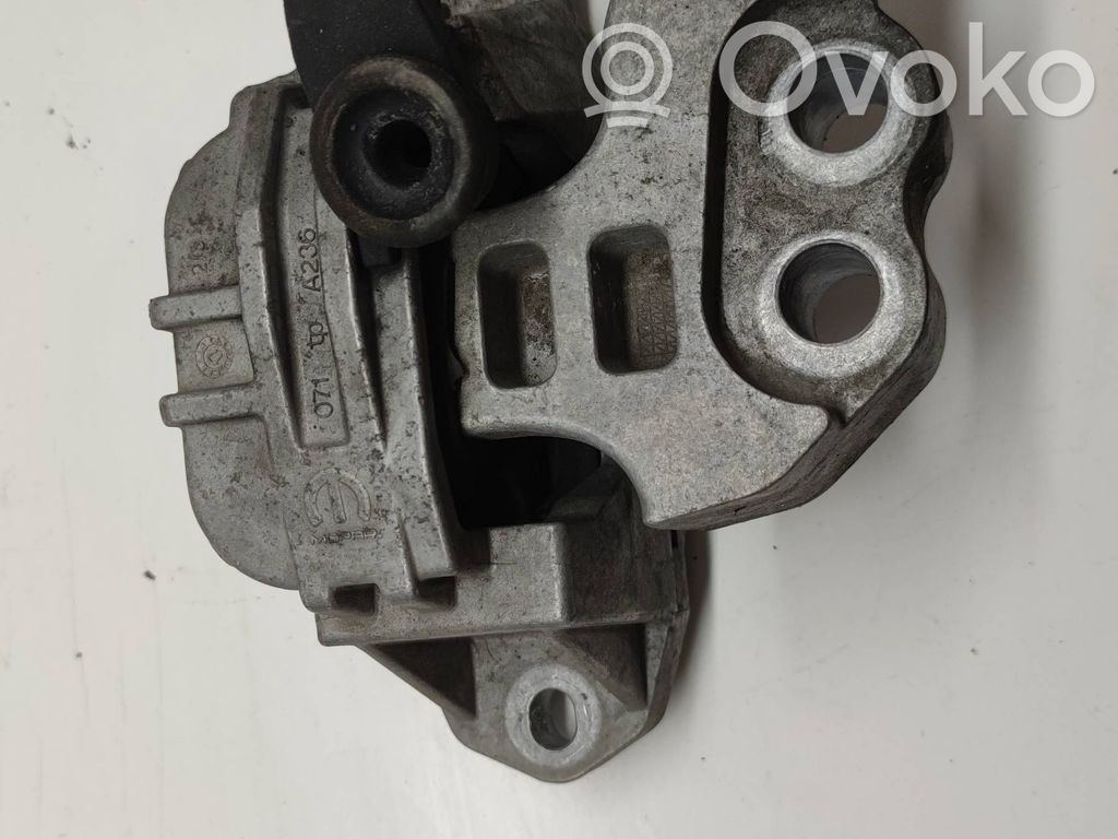 Fiat Tipo Engine mounting bracket 
