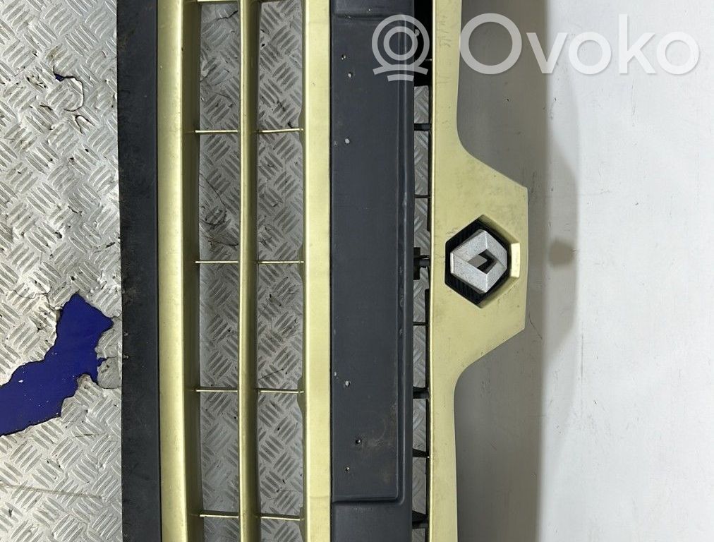 Renault Clio II Parachoques delantero 