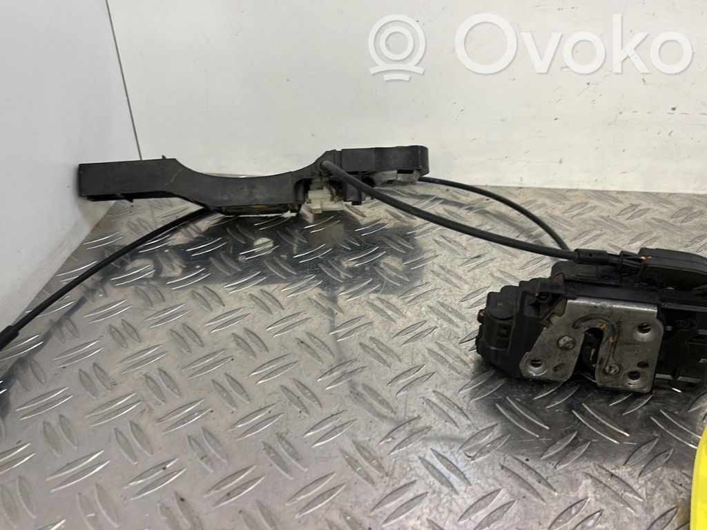 Renault Clio III Front door lock 