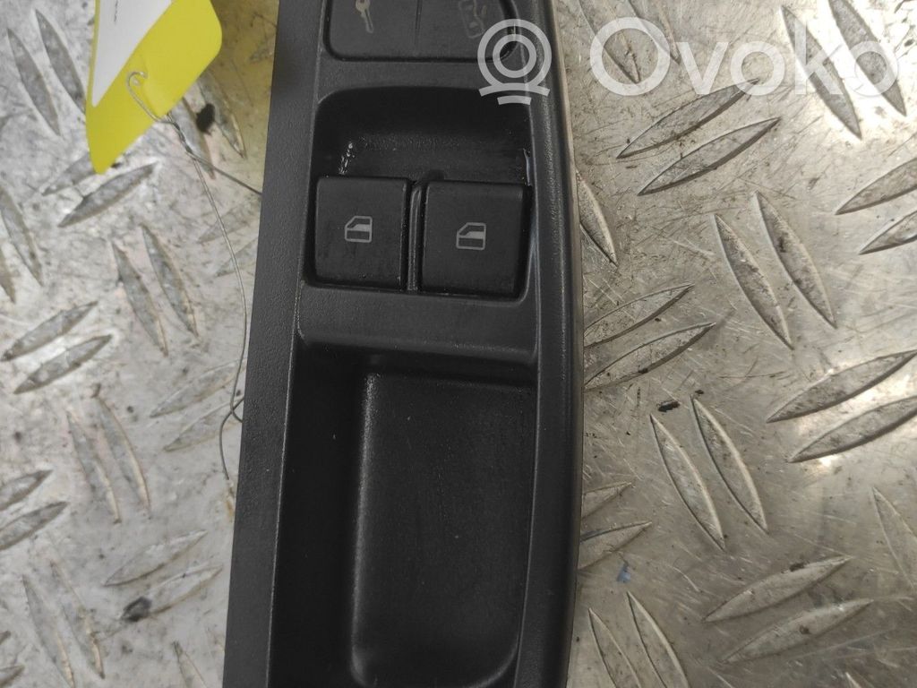 Volkswagen Fox Electric window control switch 