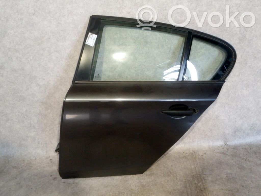 Rear door   41527191017