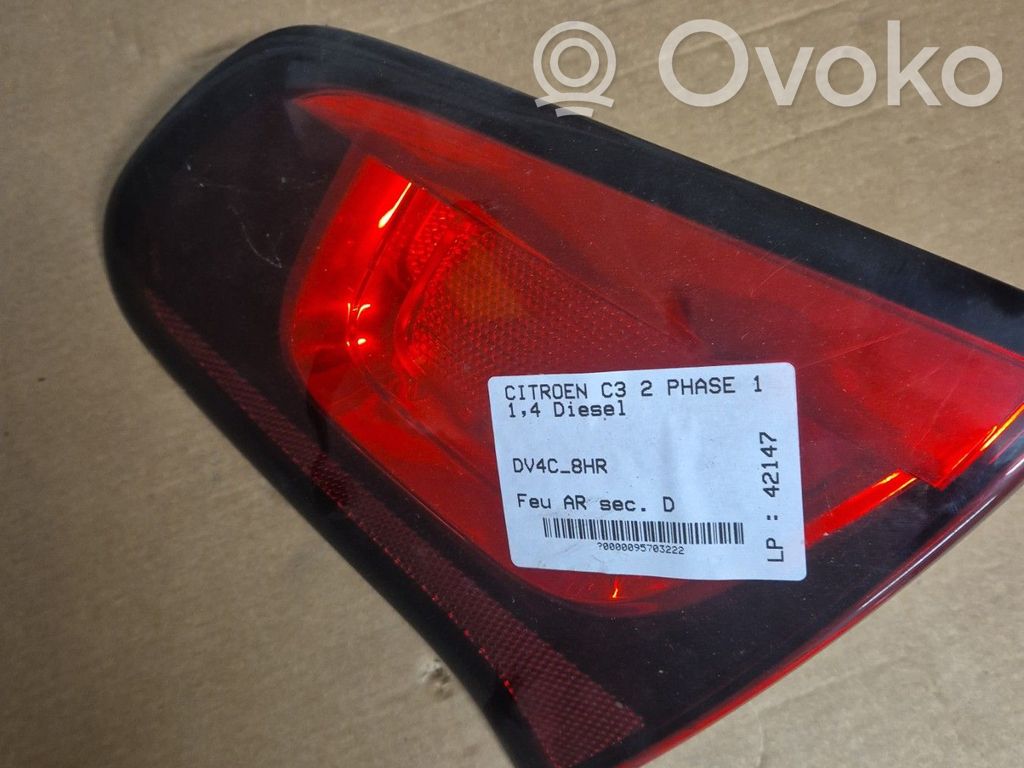 Tailgate rear/tail lights