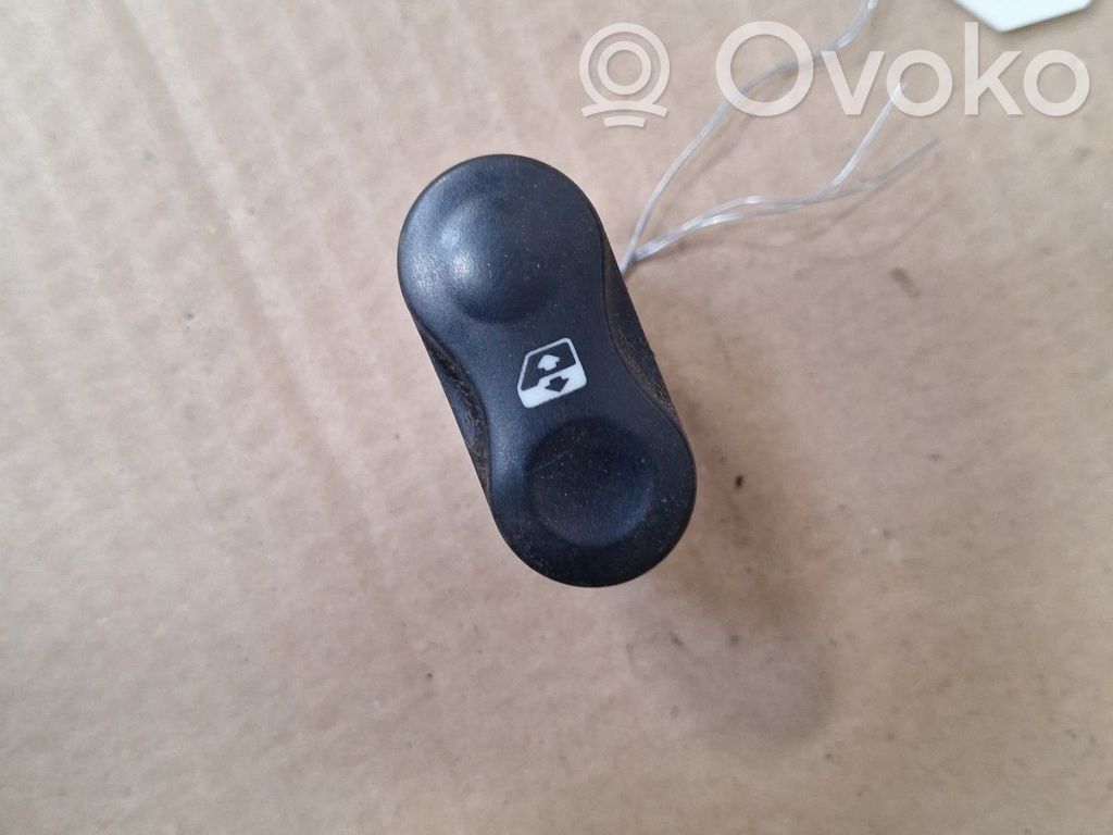 Electric window control switch   8200602227