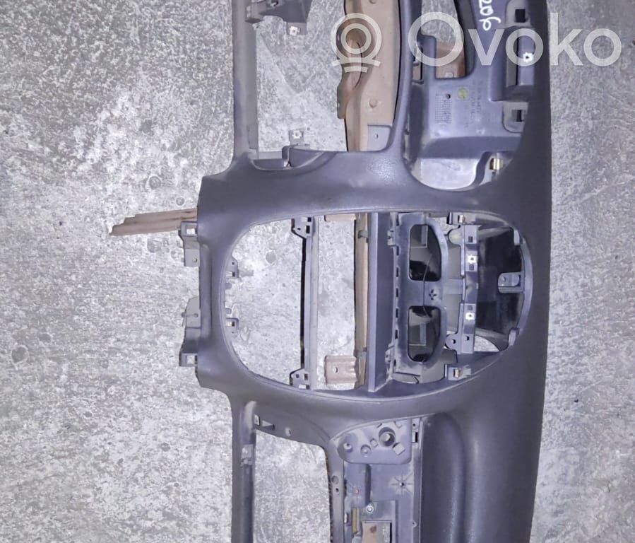 Peugeot 206 Kita panelės detalė 