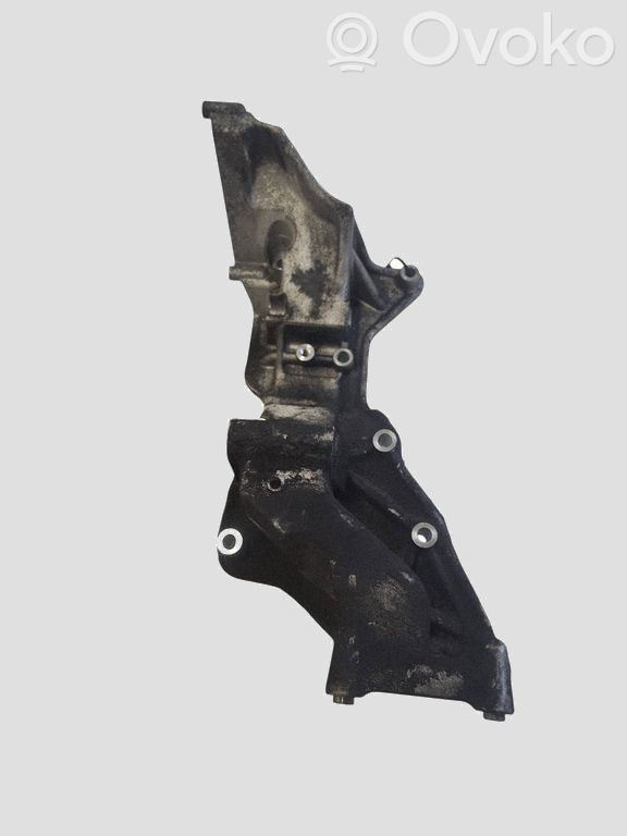 Volvo V60 Mocowanie alternatora 