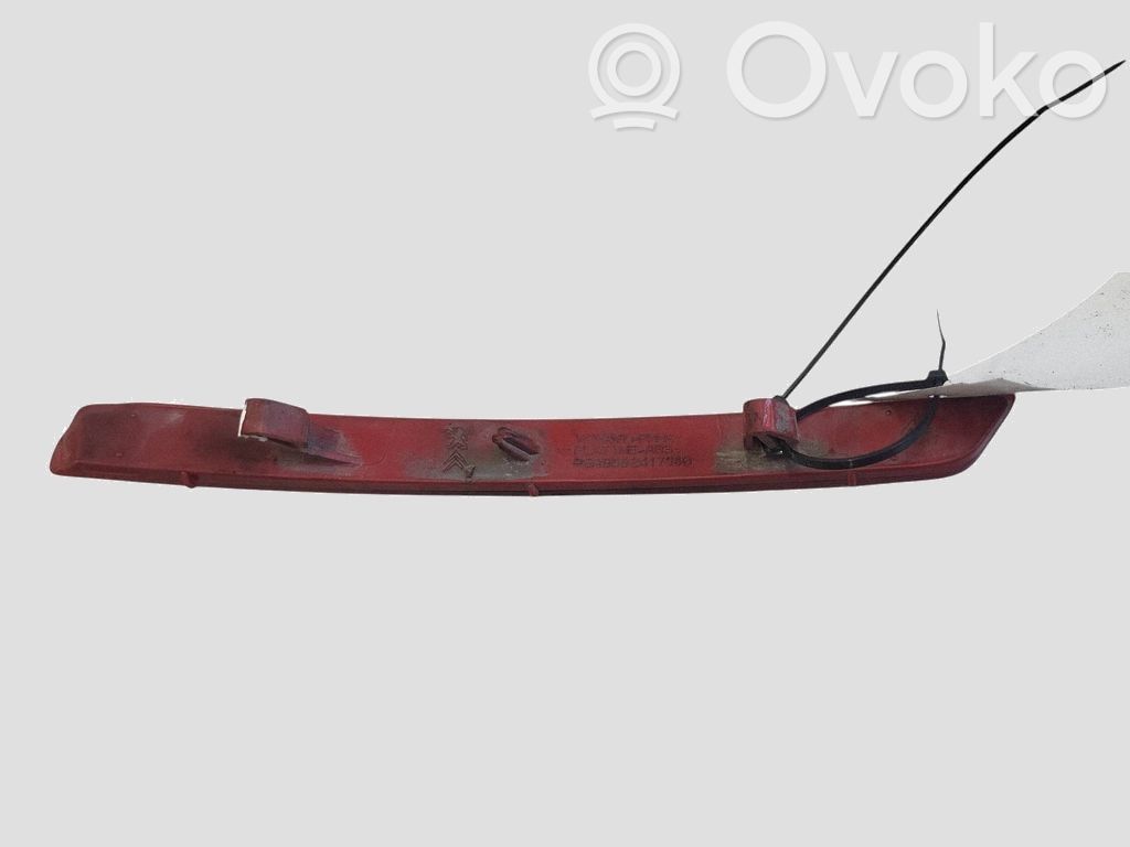 Citroen C5 Reflector spate 