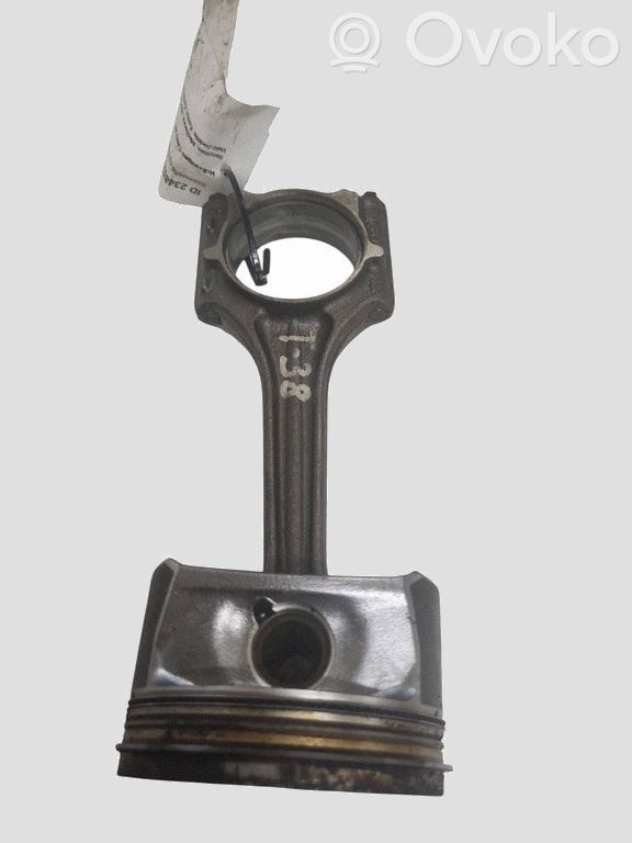 Piston avec bielle