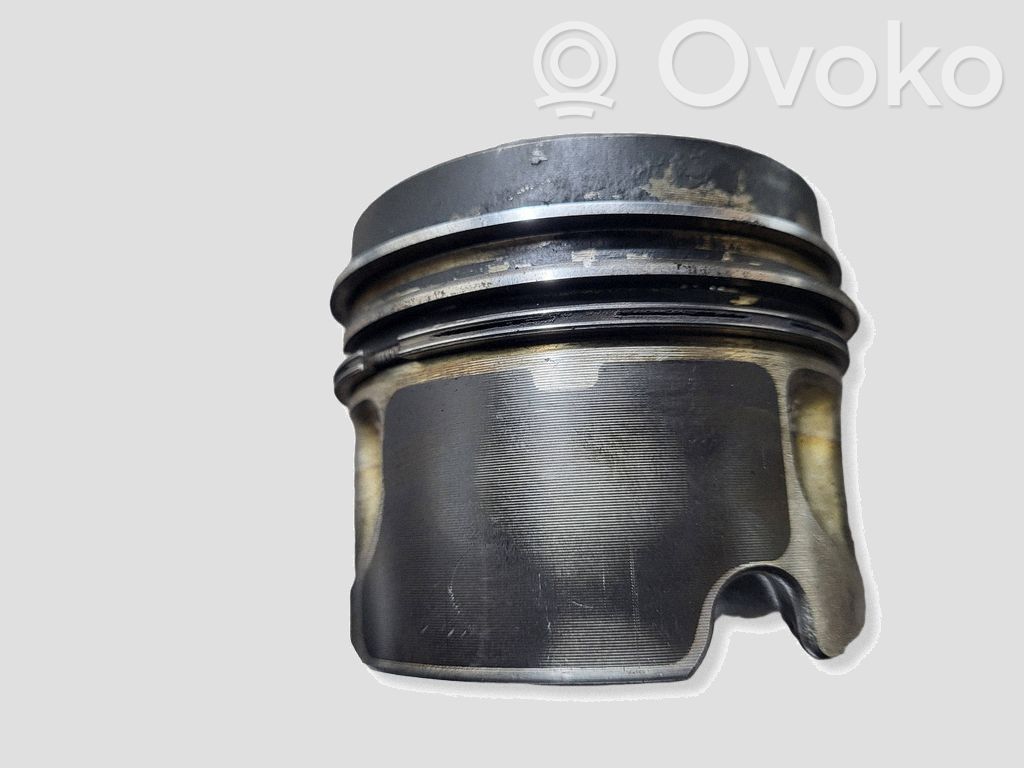 Volkswagen PASSAT B6 Pistone 