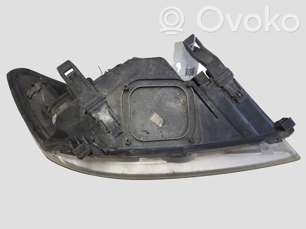 Phare frontale   8M5113W030AE