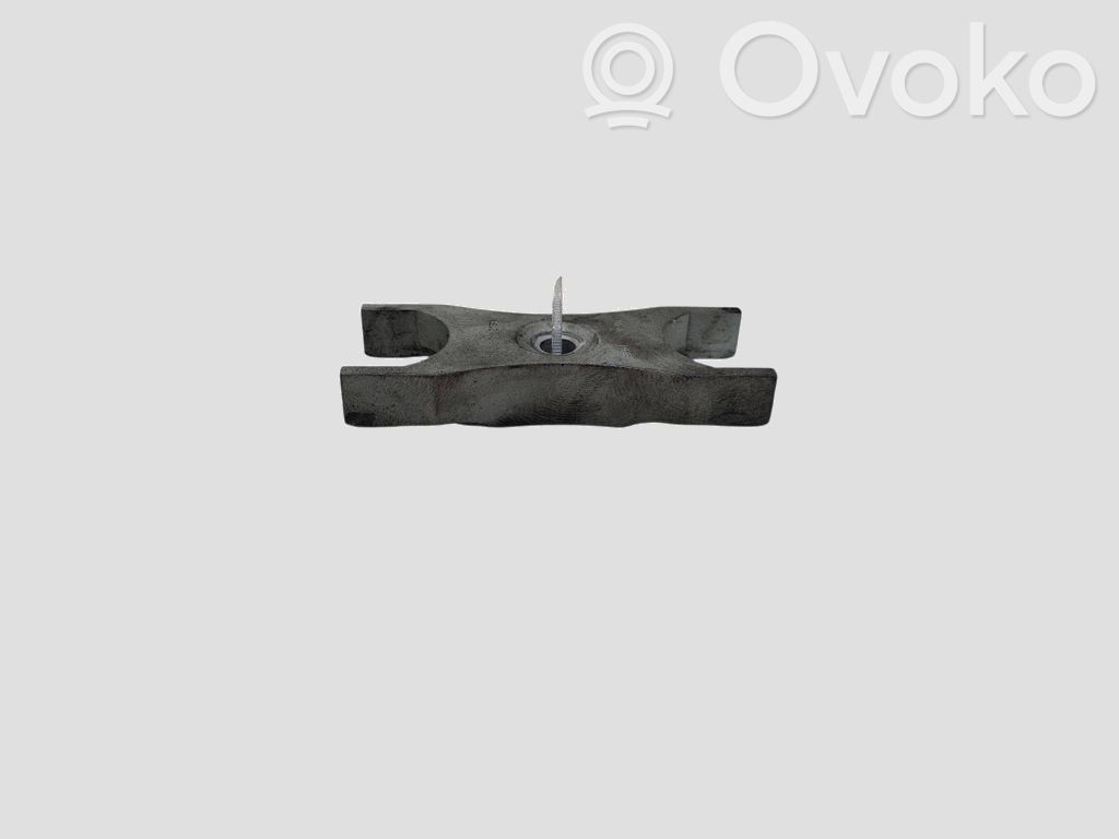 Abrazadera del inyector de combustible   03L216A