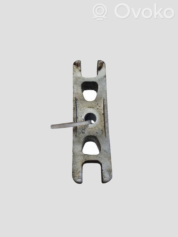 Abrazadera del inyector de combustible   03L216
