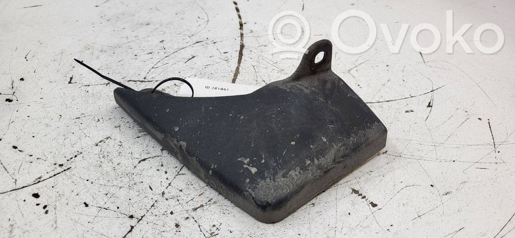 Toyota Yaris Chlapacze przednie 