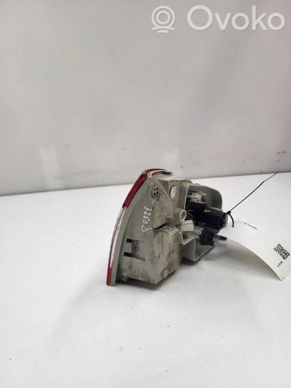 Peugeot 508 Lampy tylnej klapy bagażnika 