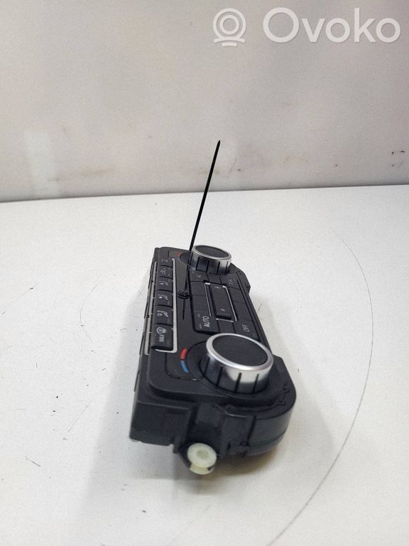 Volkswagen Golf VI Climate control unit