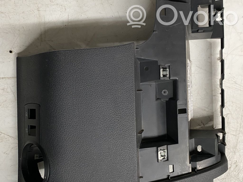 Volkswagen Caddy Paneļa dekoratīvās apdares vairogs (apakšējais) 