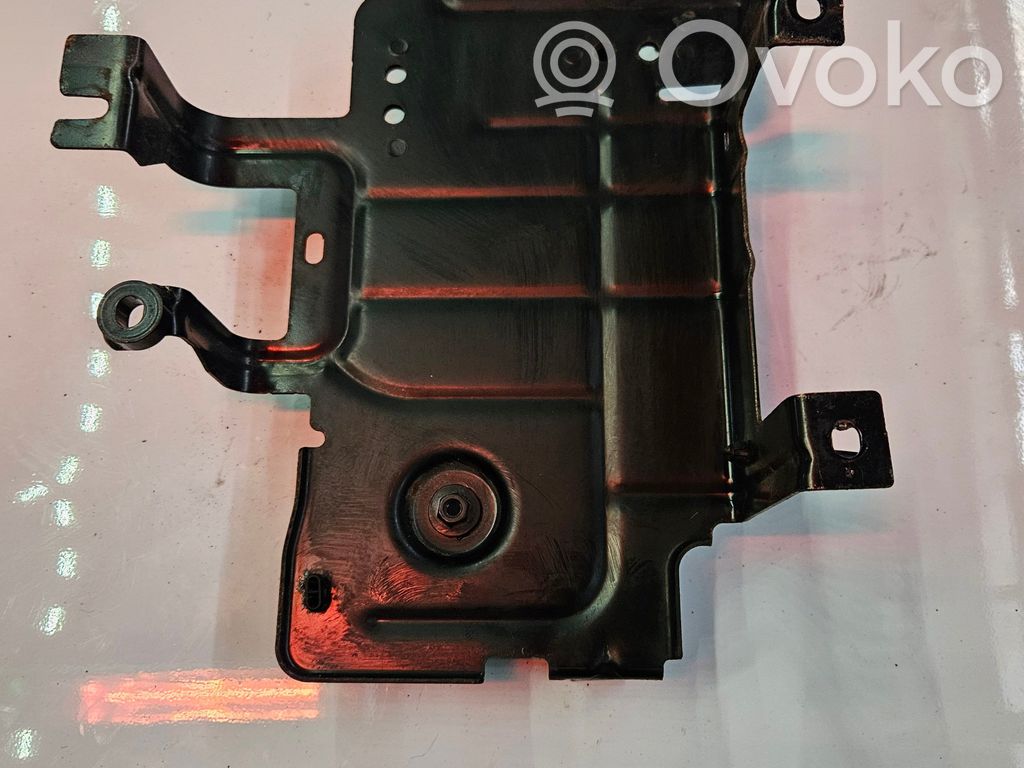 other engine part   EB3G12B508AA