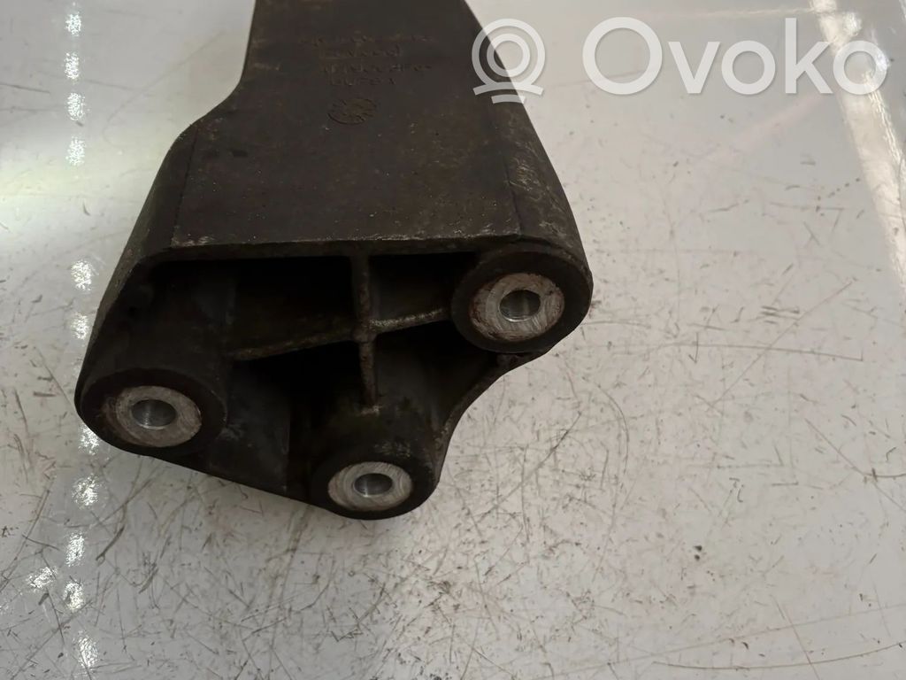 Engine mounting bracket   GK316037AA