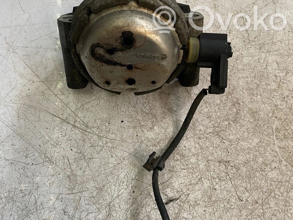 Audi A8 S8 D4 4H Engine mount bracket 