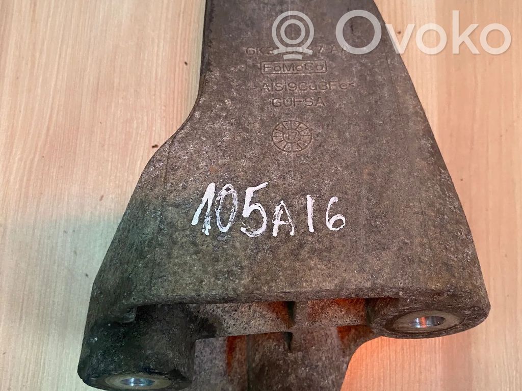 Engine mounting bracket   GK316037AA