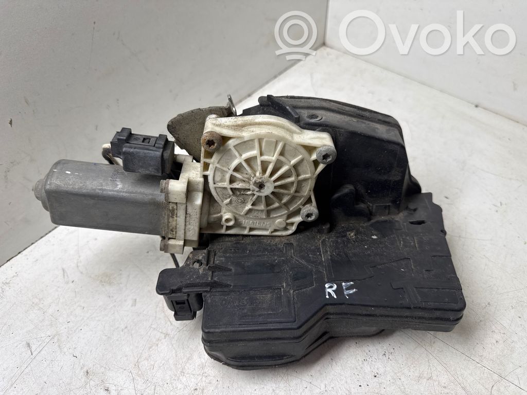 BMW 7 E65 E66 Aizmugurējo durvju fiksācijas motors 