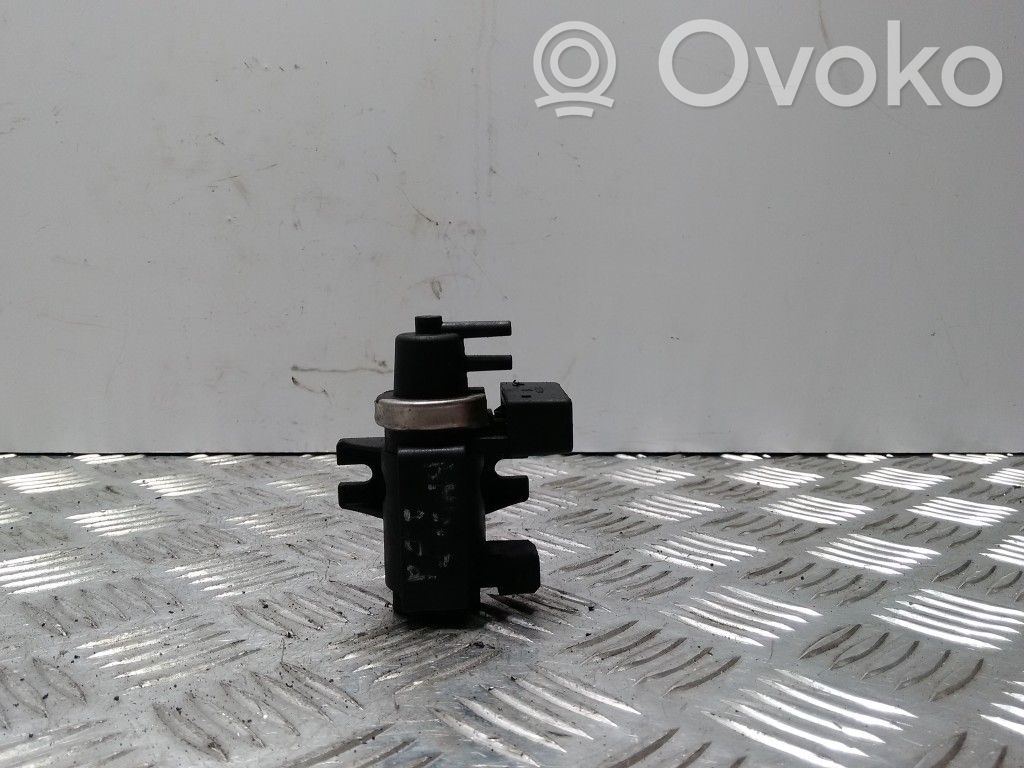Vacuum valve   2247906,72279600