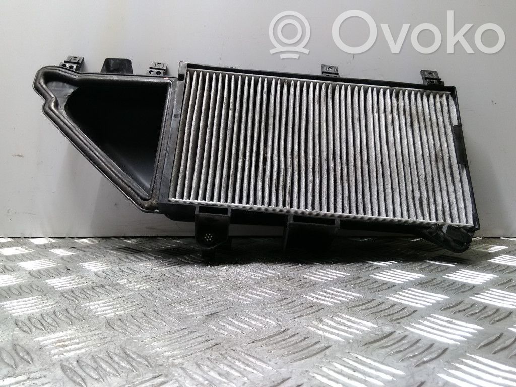BMW 5 E60 E61 Salono oro mazgo plastikinis korpusas 