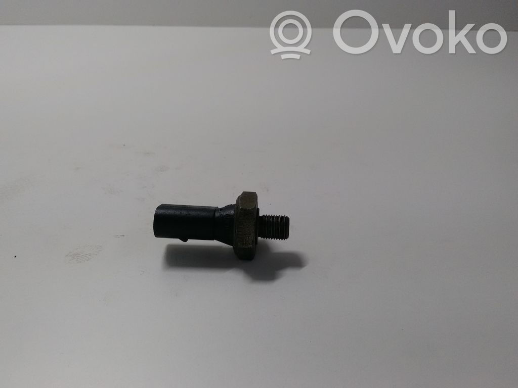 Audi A4 S4 B5 8D Oil pressure sensor 