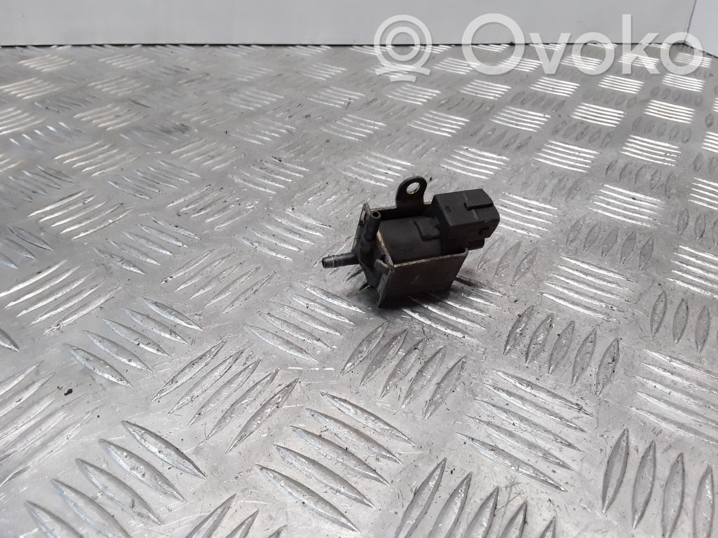 Audi A4 S4 B6 8E 8H Vacuum valve 