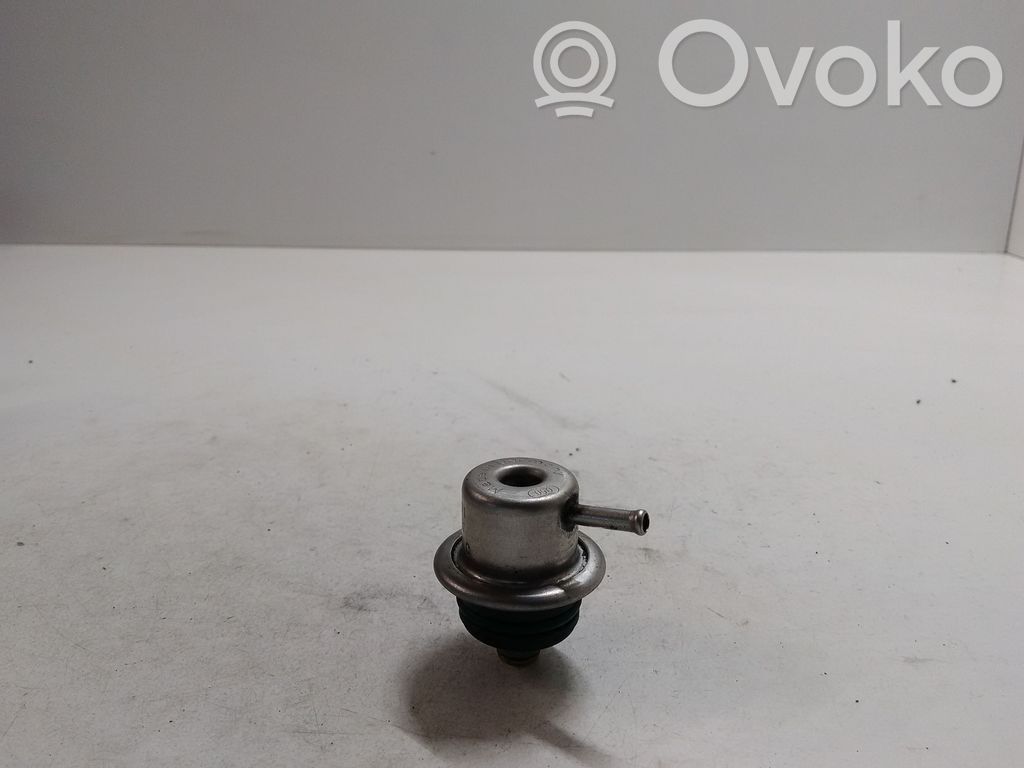 Volkswagen Golf IV Régulateur de pression de carburant 