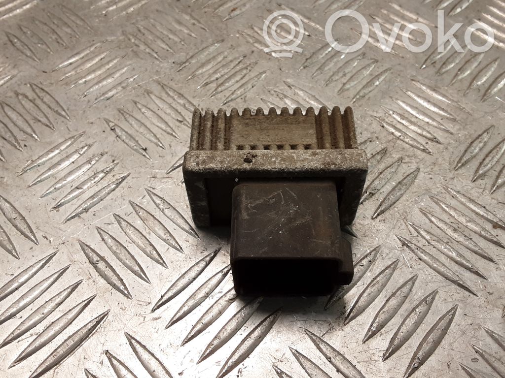 Renault Trafic II (X83) Glow plug pre-heat relay 