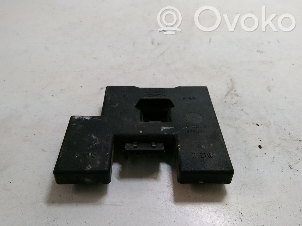 Ford Escort Aizmugures spuldzes vāka turētājs 
