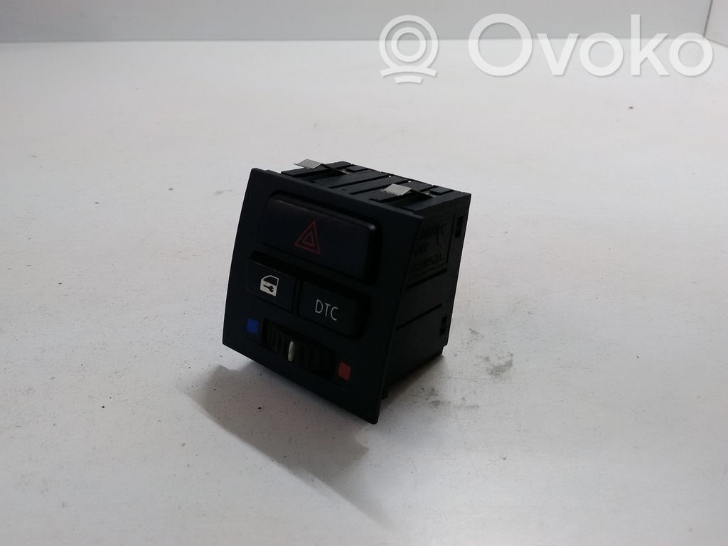 Hazard light switch   9132421