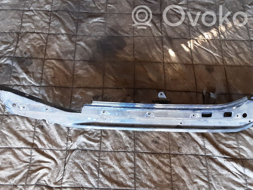 Volkswagen Touareg I Bridă fixare aripă față 