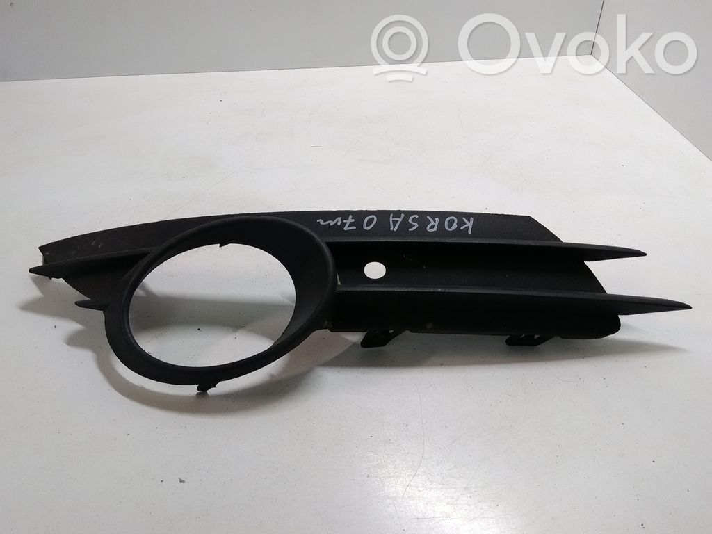 Opel Corsa D Etusumuvalon ritilä 