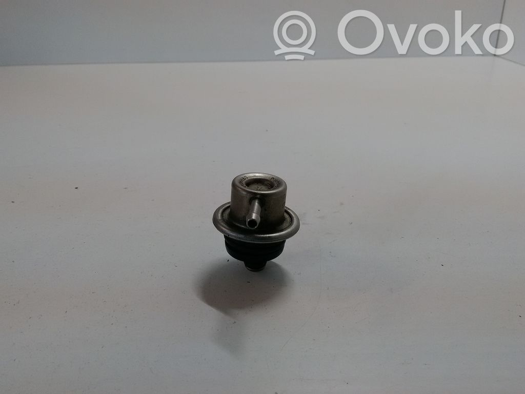Audi A3 S3 8L Régulateur de pression de carburant 