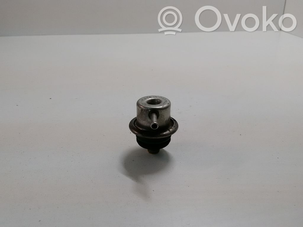 Volkswagen Golf IV Régulateur de pression de carburant 