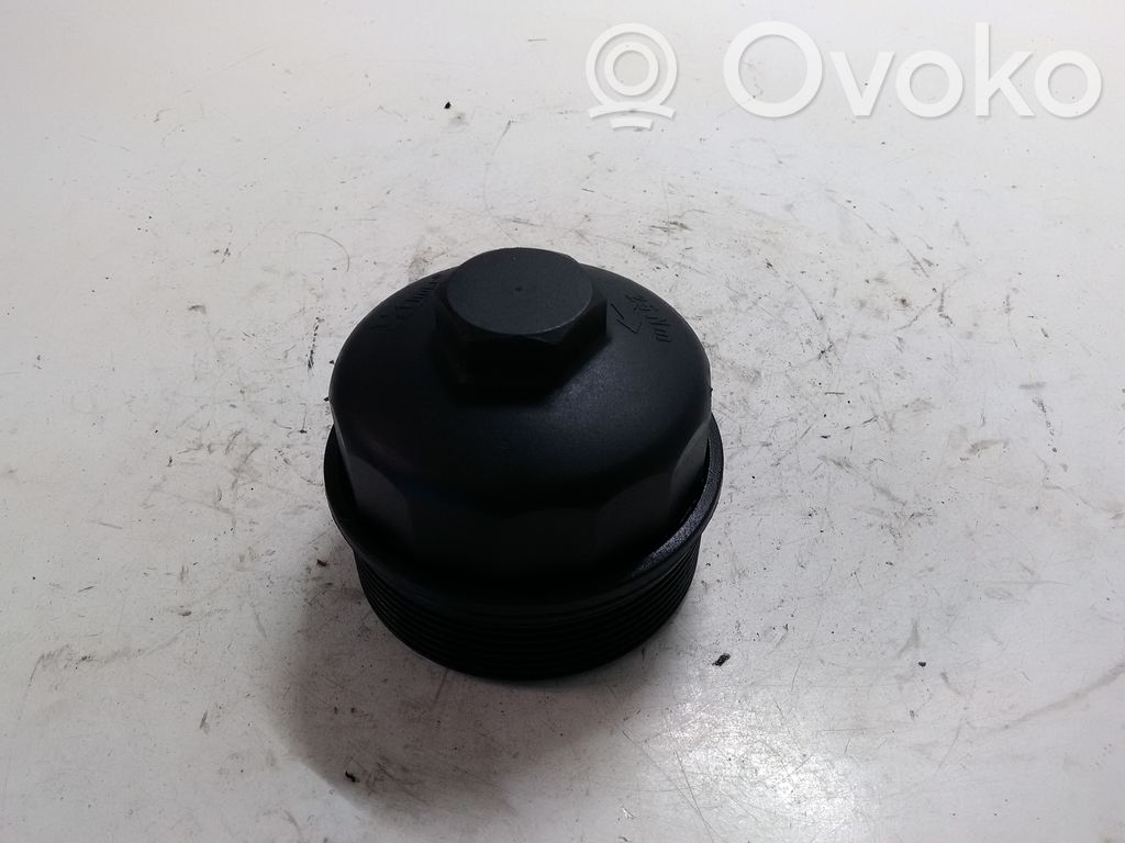 Audi A4 S4 B7 8E 8H Öljynsuodattimen kansi 