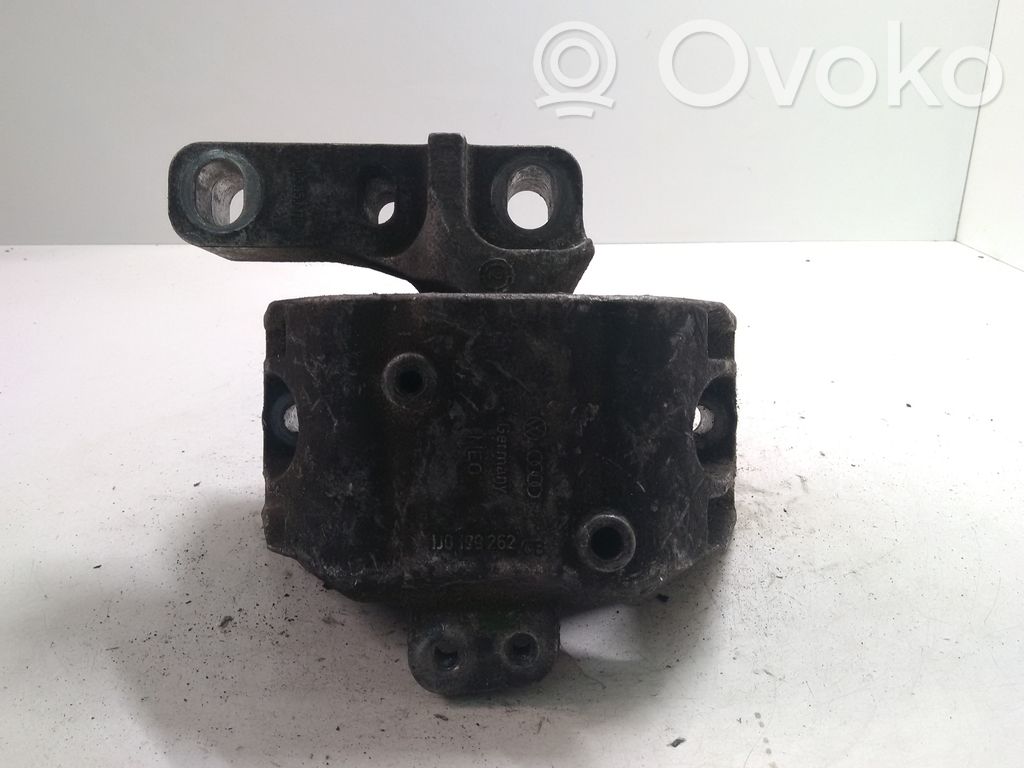 Volkswagen Bora Engine mount bracket 