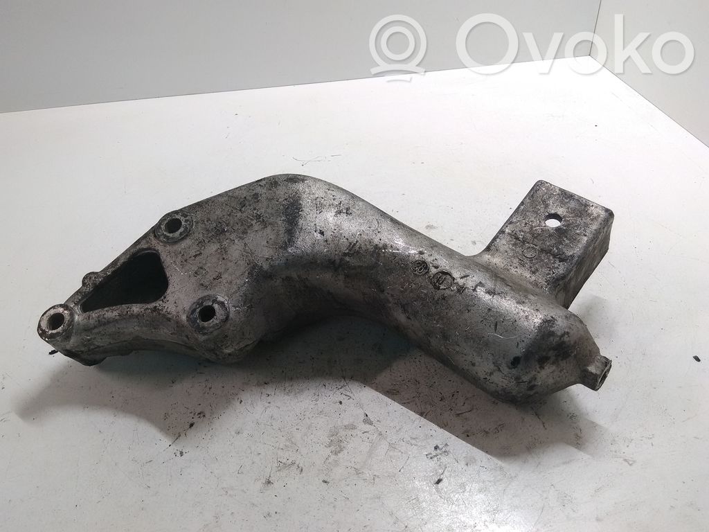 Peugeot 206 Engine mounting bracket 