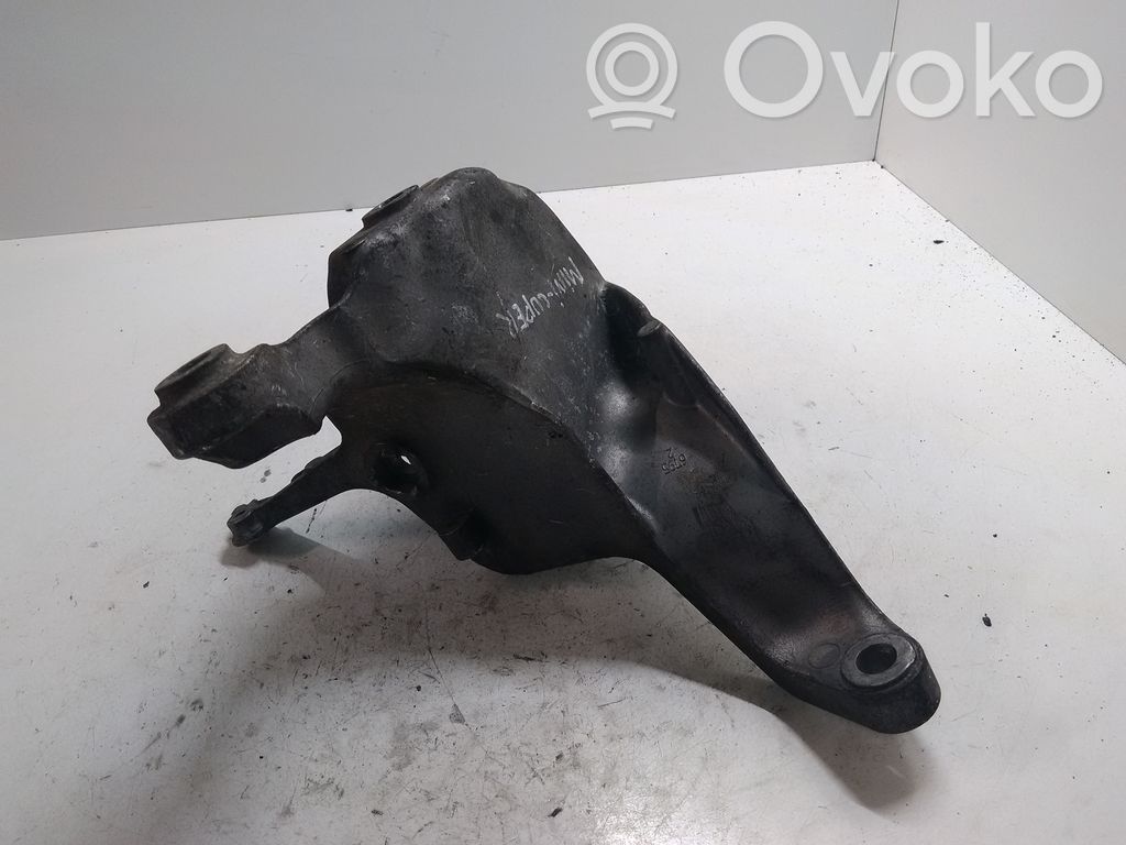 Engine mounting bracket   676533301,13807410