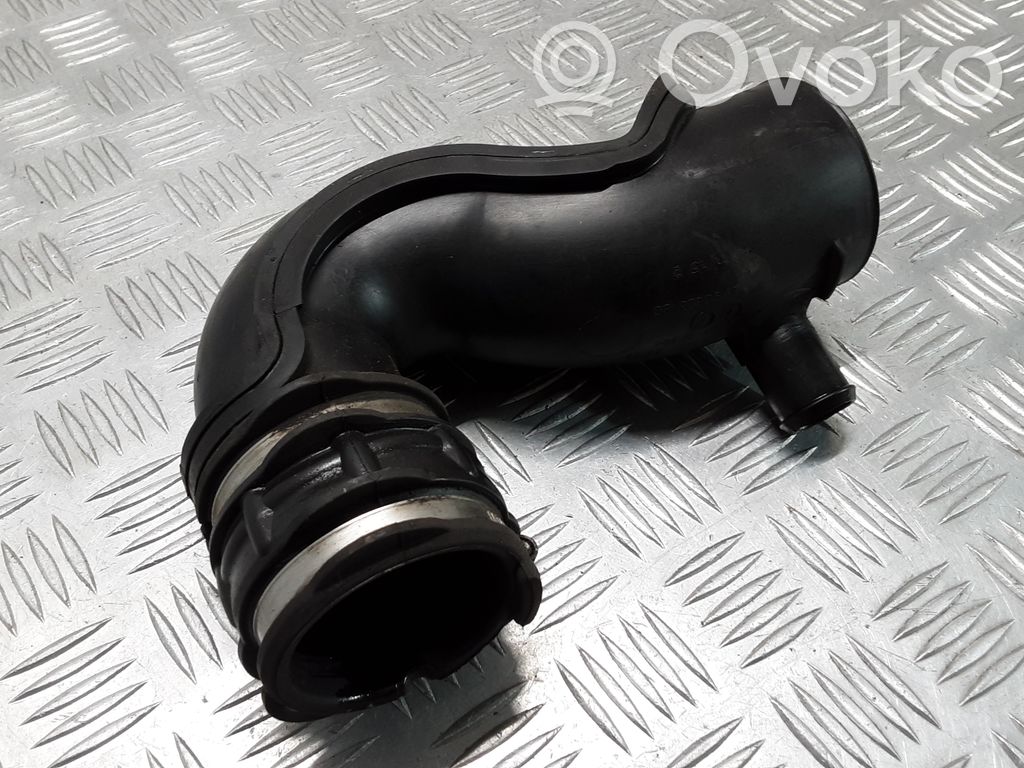 Ford Transit Turboahtimen ilmanoton letku 