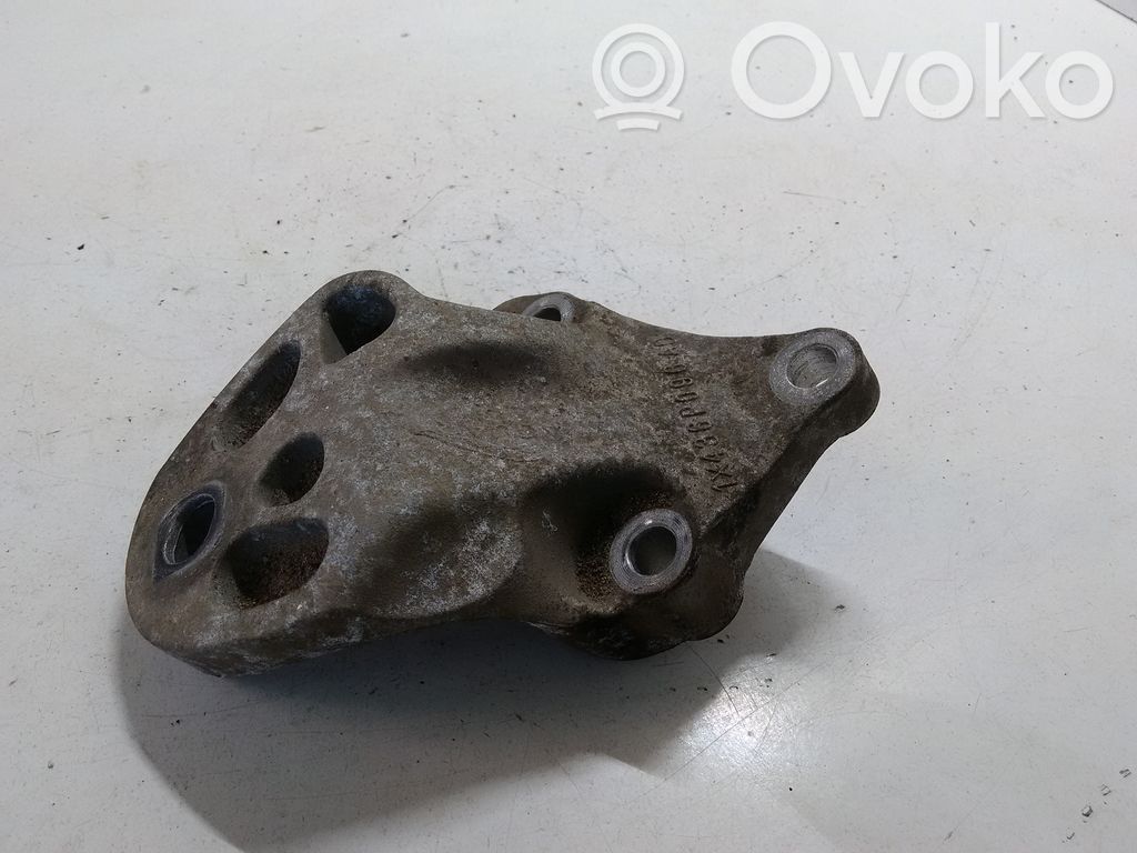 Jaguar X-Type Engine mounting bracket 