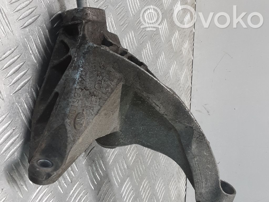 Audi A4 S4 B8 8K Engine mounting bracket 